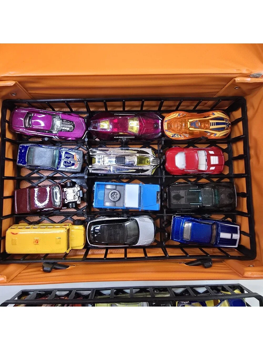 Matchbox Car Carry Case 2001 w/30 Vintage Matchbox Hot Wheels Scooby, etc Cars